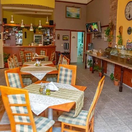 ホテル Family Rainbow 2*