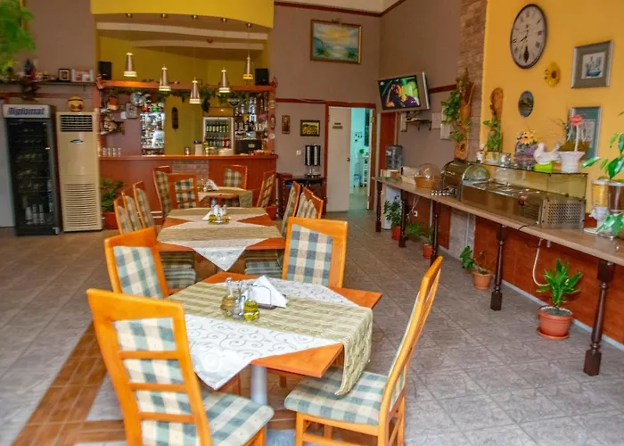 Хотел Family Rainbow 2*