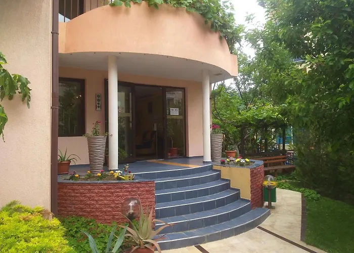 Хотел Family Rainbow