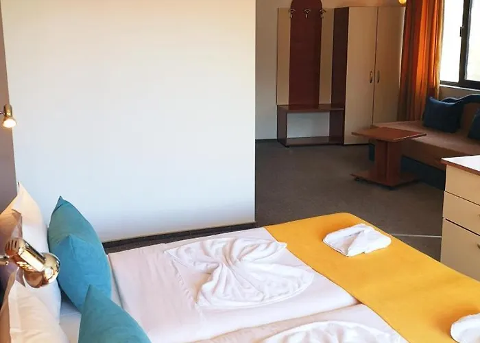 Family Rainbow Хотел Свети Влас